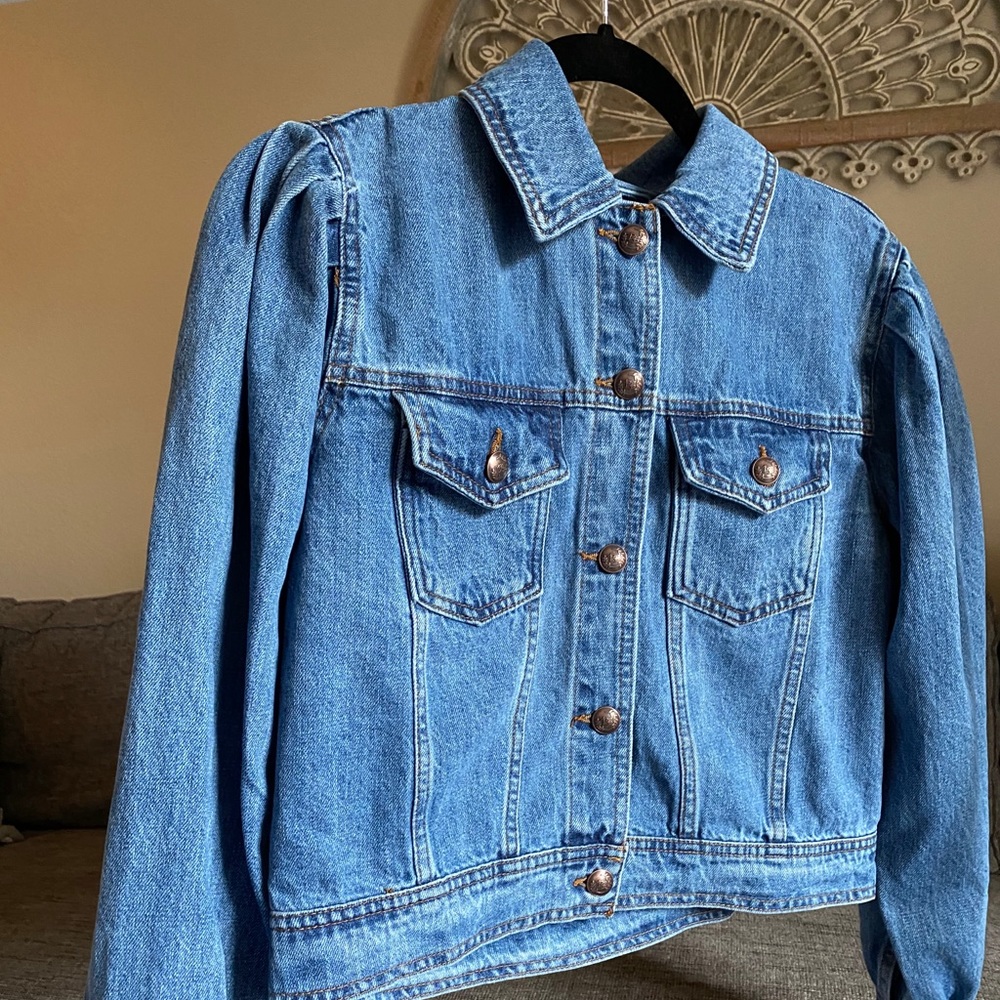 🚨CLOSET CLEAROUT Jean Jacket Puffed Sleeve - Picture 4 of 4